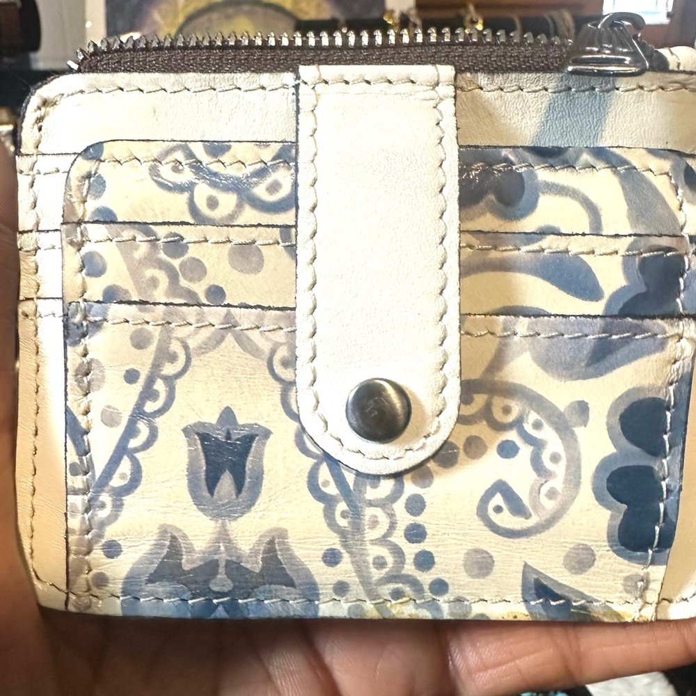 NWOT Patricia Nash Cream and Blue Floral Wallet